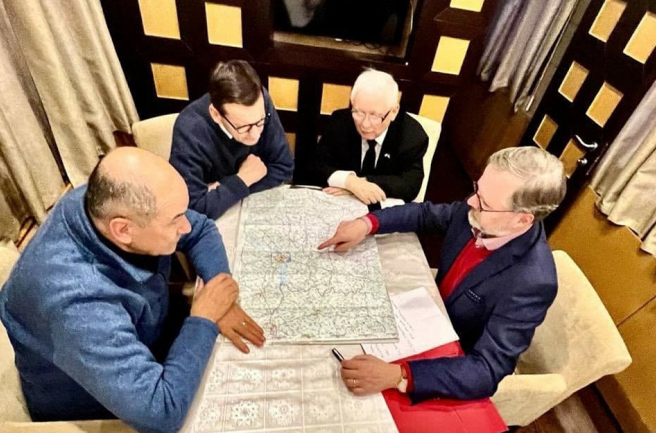 Premierzy Polski, Czech, Słowenii oraz Jarosław Kaczyński pojechali 15 marca do Kijowa. Ogłosili, że wizyta była koordynowana z UE.