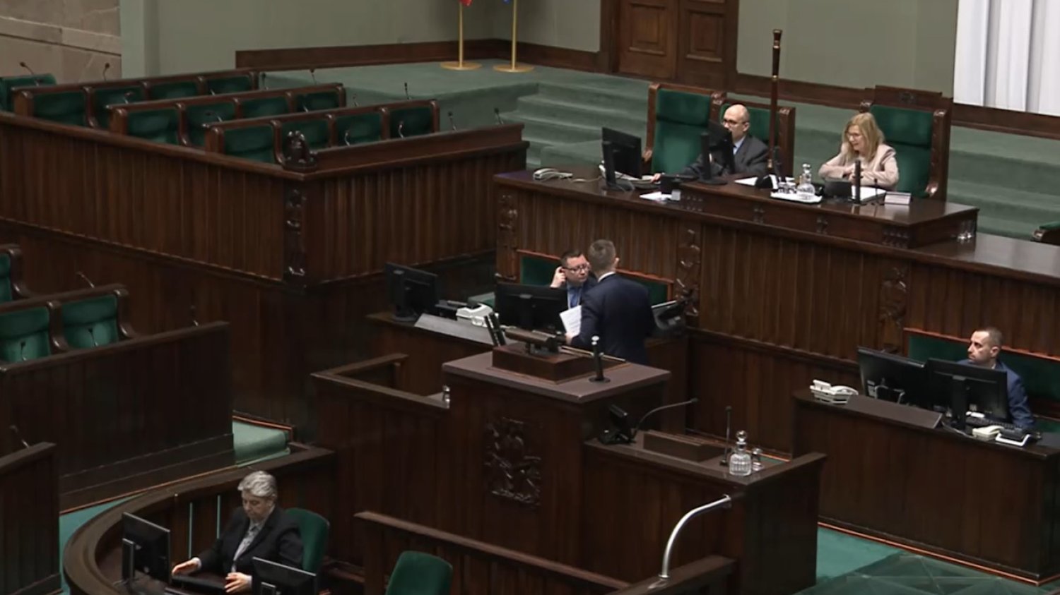 Podczas debaty o TVP ławy PiS były niemal puste.