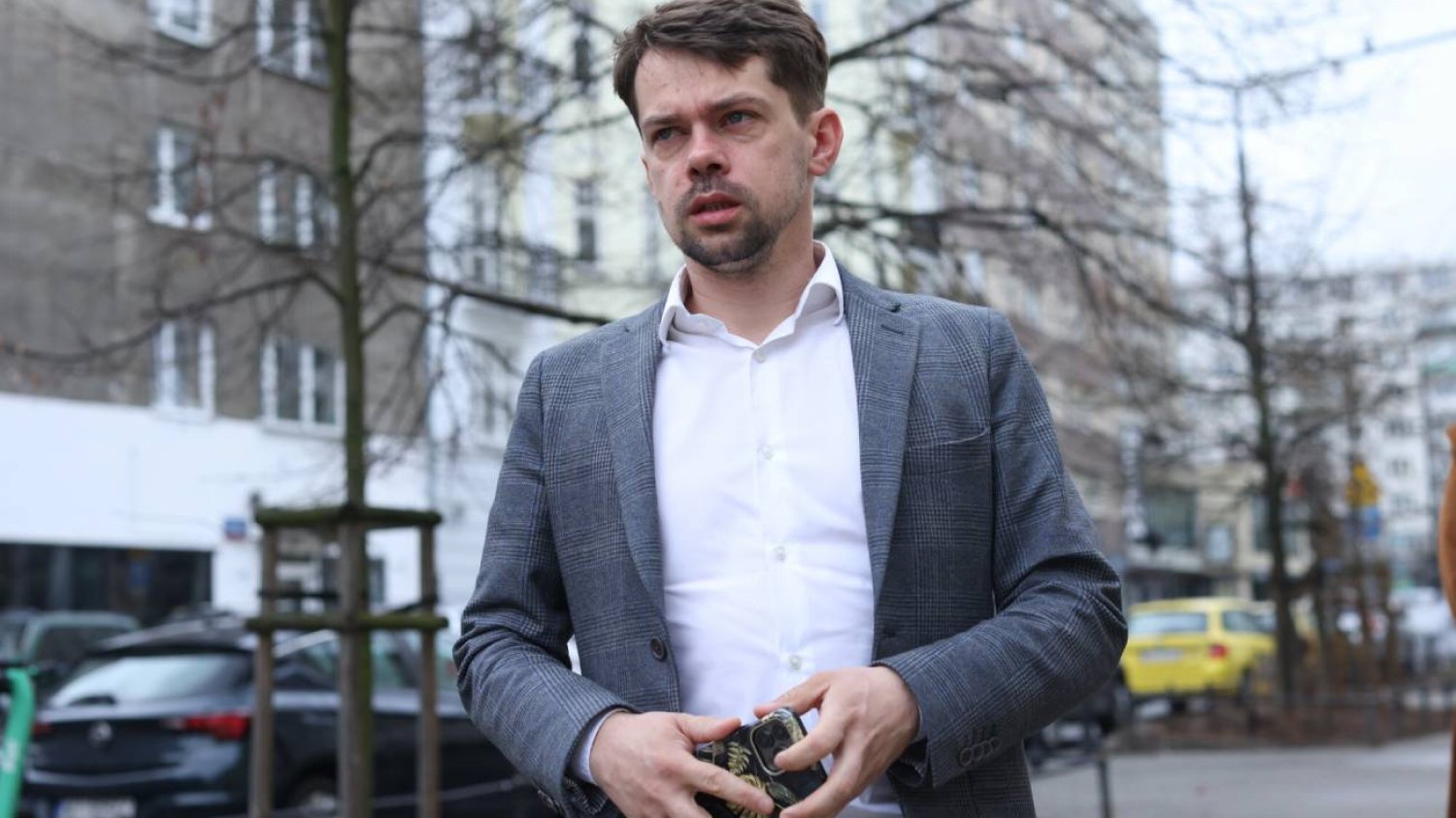 Michał Kołodziejczak twierdzi, że policja nachodzi rolników. Wiceszef MSWiA