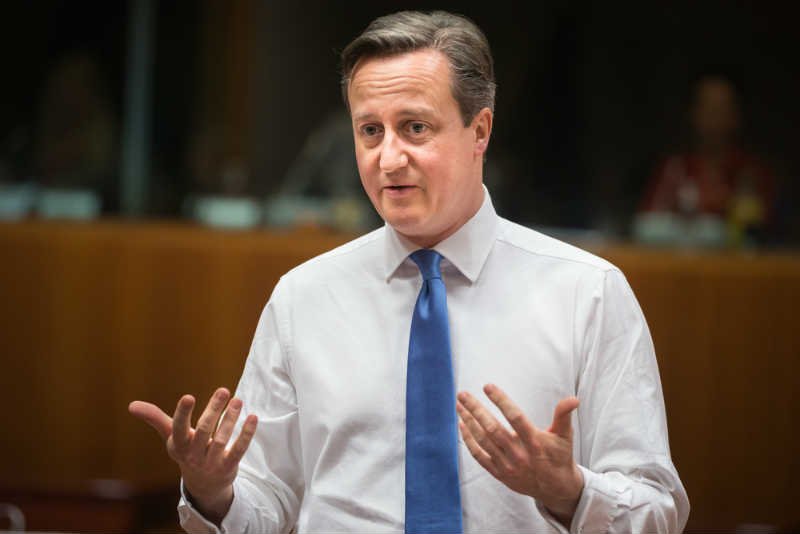 David Cameron miał w młodości oddawać się nieprzyzwoitym zabawom w bractwie studenckim.