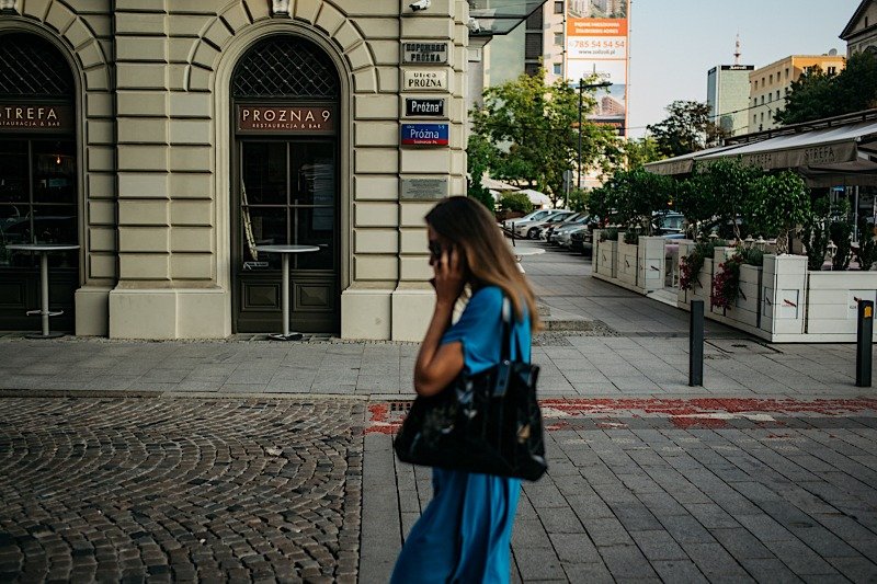 Będąc na Próżnej nie można przegapić czterech tablic ulicy z jej różnych okresów
