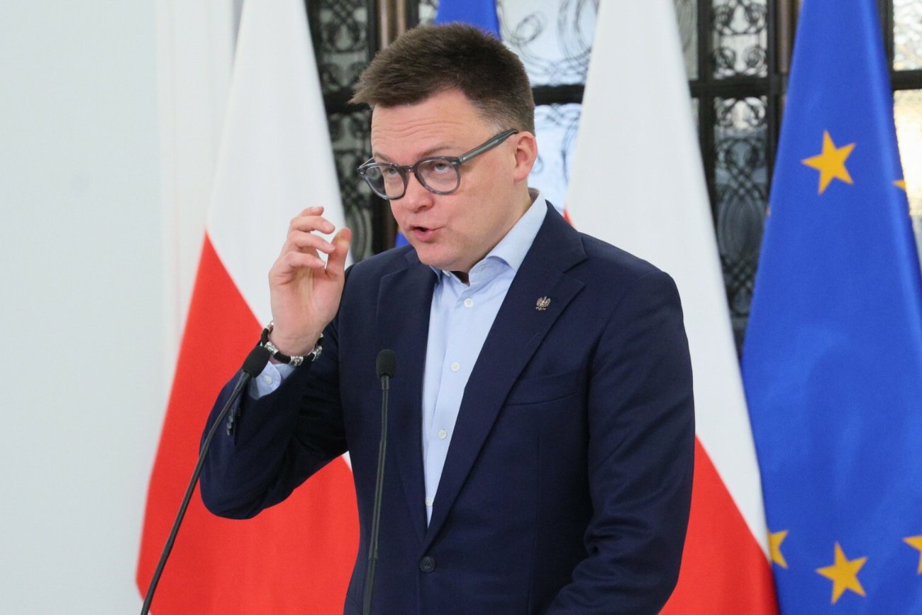 Hołownia zabrał głos w sprawie Collegium Humanum. Odgraża się Tuskowi: Dojdzie do kryzysu zaufania. Szymon Hołownia zabrał głos w sprawie dyplomu z Collegium Humanum. O dezinformacje oskarżył służby Donalda Tuska.