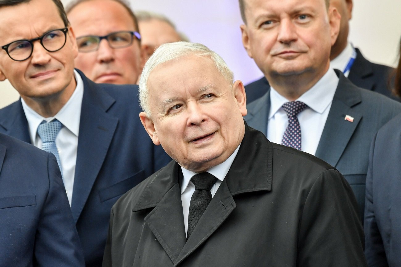 Mateusz Morawiecki dogonił w sondażu Jarosława Kaczyńskiego.