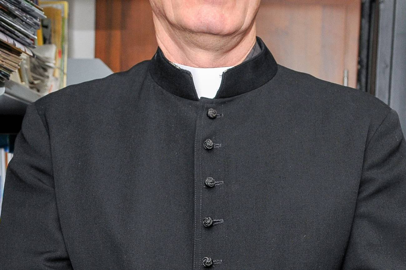 Ksiądz na sali rozpraw zakrył się ze wstydu. Nagrywał mężczyzn w WC