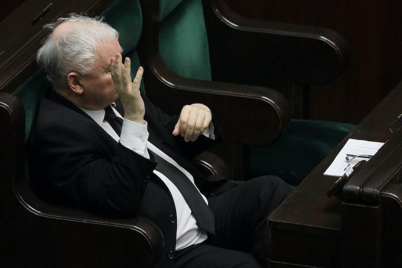 Poseł Jarosław Kaczyński w Sejmie. Pierwsze głosowanie o wyborach korespondencyjnych PiS przegrał. Głosowano więc ponownie.