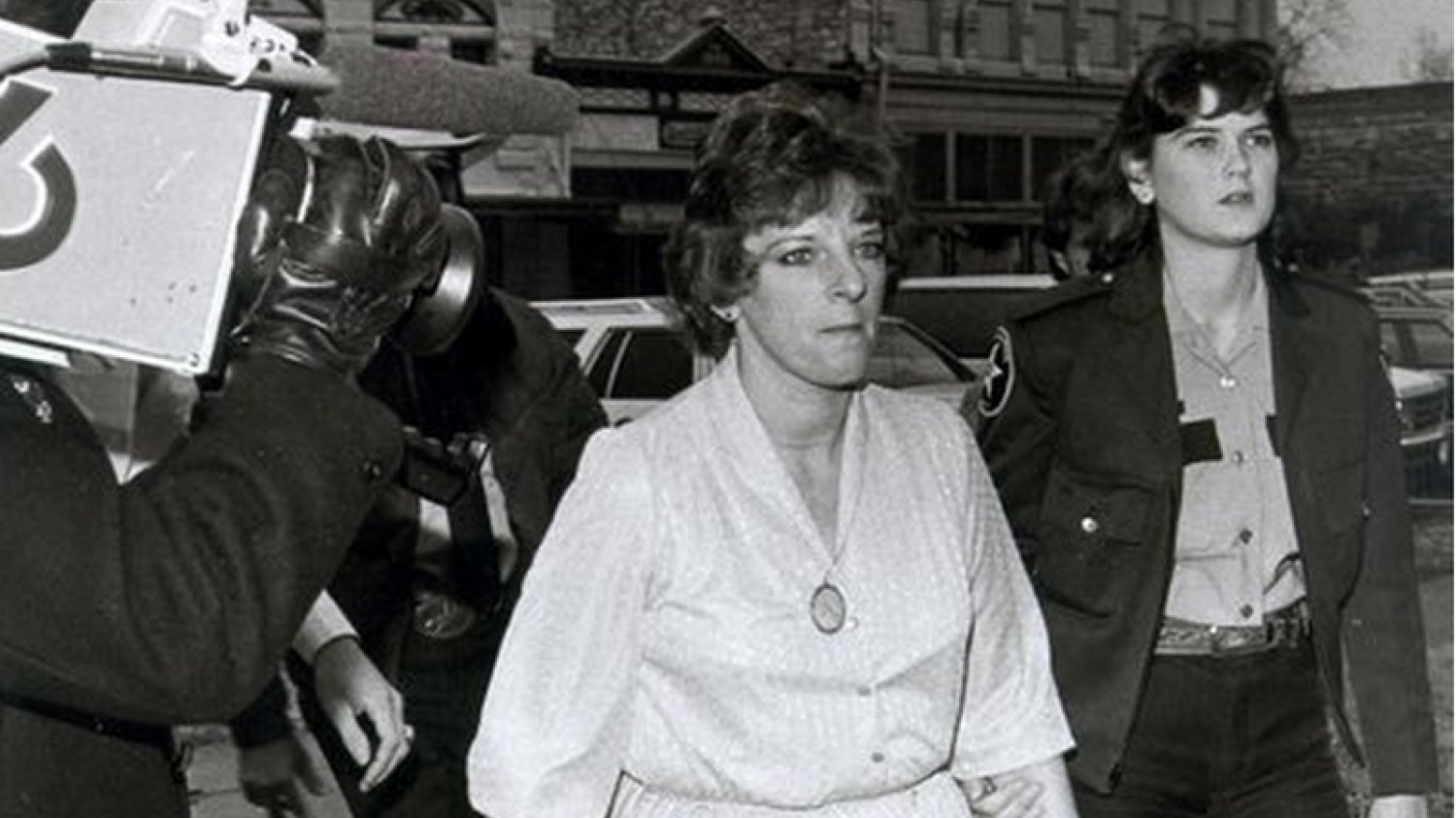 Genene Jones  może być pierwszym seryjnym mordercą w historii USA, legalnie zwolnionym z odbywania kary.
