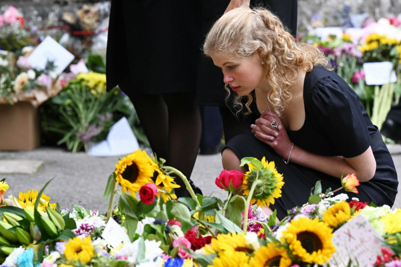 Ulubiona wnuczka Elżbiety II Lady Louise Windsor pożegnała królową Ulubiona wnuczka Elżbiety II Lady Louise Windsor pożegnała królową