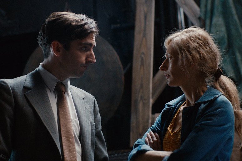 W serialu "Osiecka" Agnieszkę Osiecką i Daniela Passenta grają Magdalena Popławska i Piotr Żurawski