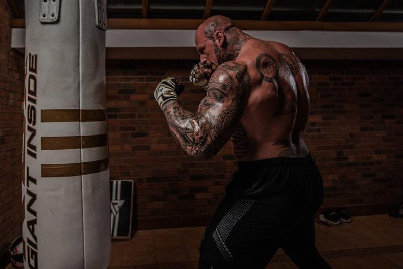 Mierzący ponad 2 metry olbrzym Martyn Ford chce zadebiutować w MMA.