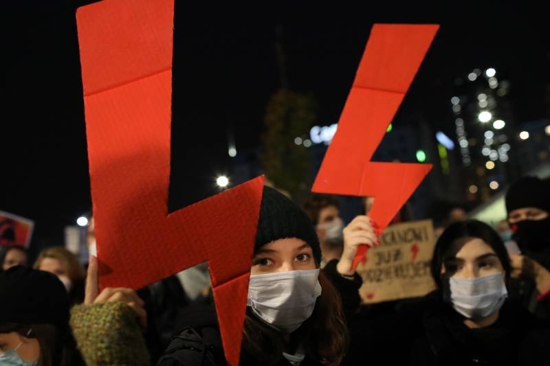 Większość Polaków popiera ostatnie protesty w Polsce.