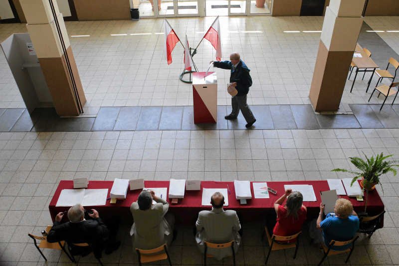 Państwowa Komisja Wyborcza przygotowała podwyżki dla członków komisji obwodowych.