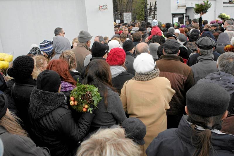 Dzień Wszystkich Świętych, czyli tłum, tłok i pańska skórka