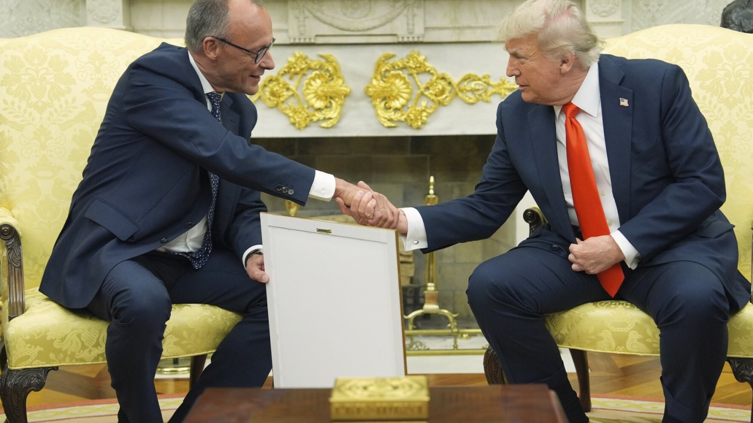 Kanclerz Niemiec poleciał do Trumpa. Nagle wyciągnął mu papiery przodka