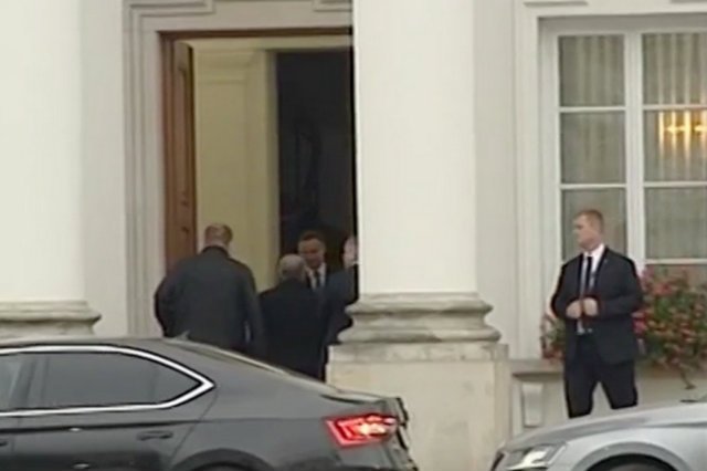 Początek piątkowego spotkania Andrzeja Dudy z Jarosławem Kaczyńskim.