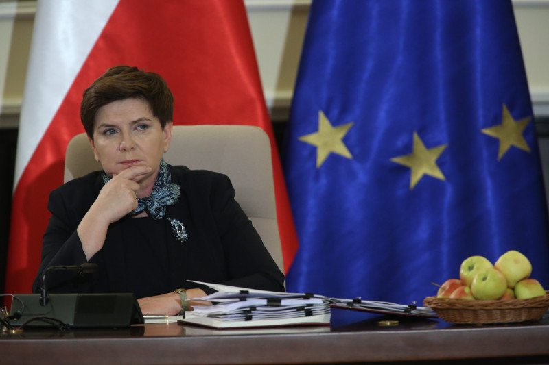 55 proc. Polaków źle ocenia rząd Beaty Szydło.
