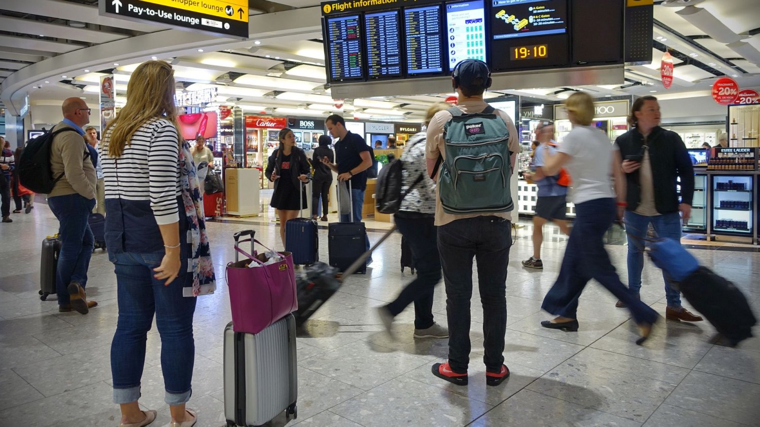Napaść na podróżnych na lotnisku Londyn-Heathrow Akcja policji na lotnisku Londyn-Heathrow