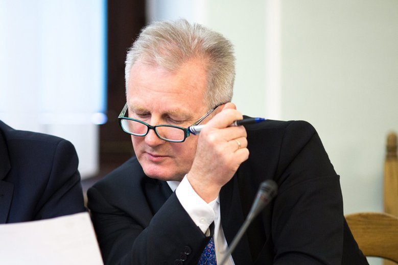 Były wiceszef KNF Wojciech Kwaśniak tłumaczył na antenie TVN24, że jest ofiarą, a nie sprawcą przestępstwa.