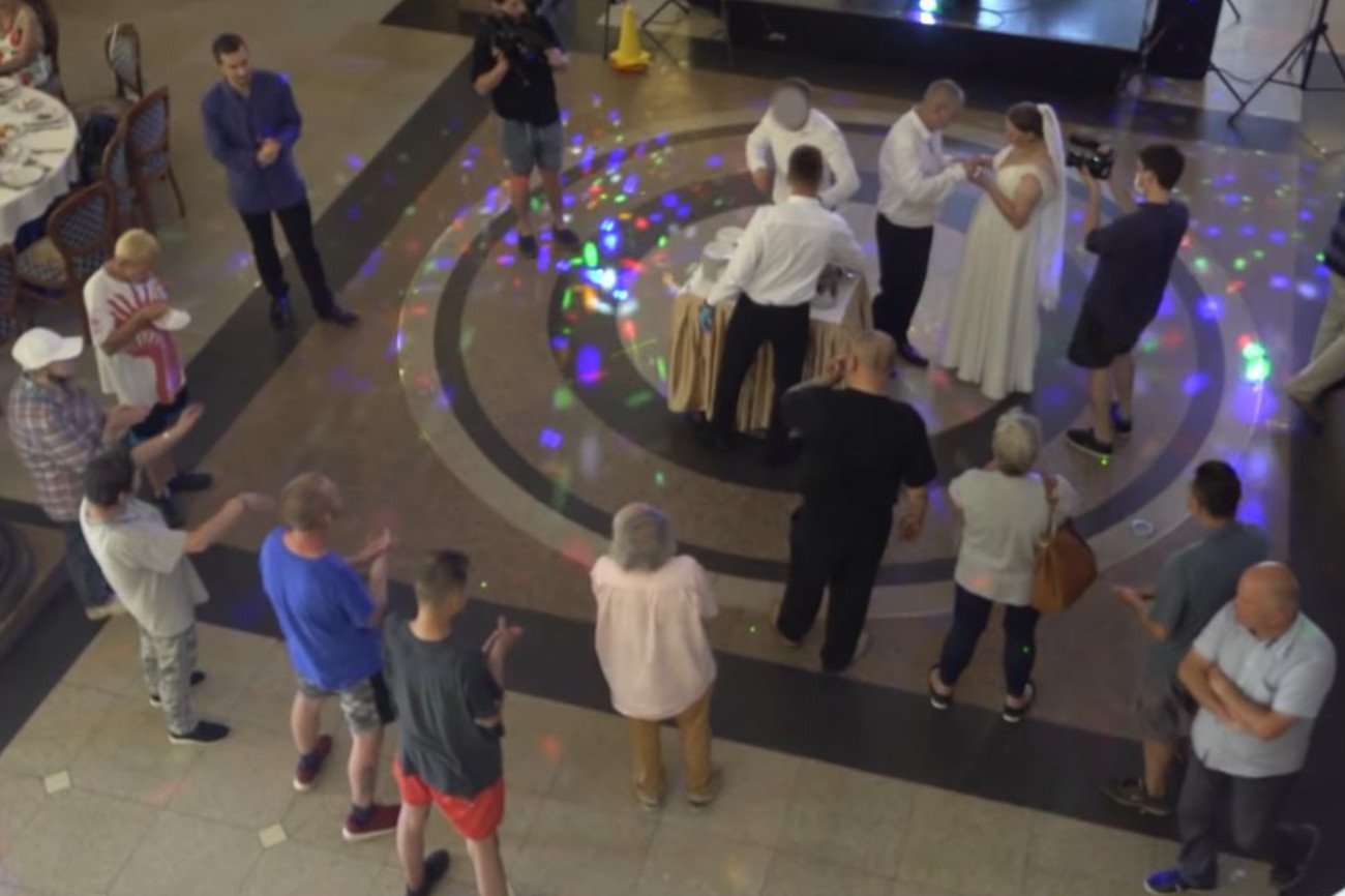 YouTuber zorganizował wesele dla bezdomnych