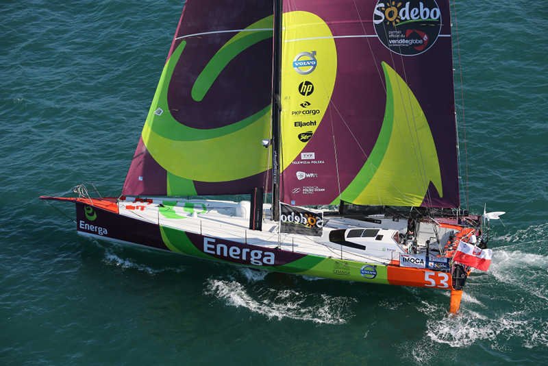 Kapitan Zbigniew "Gutek" Gutkowski na swoim jachcie "Energa"