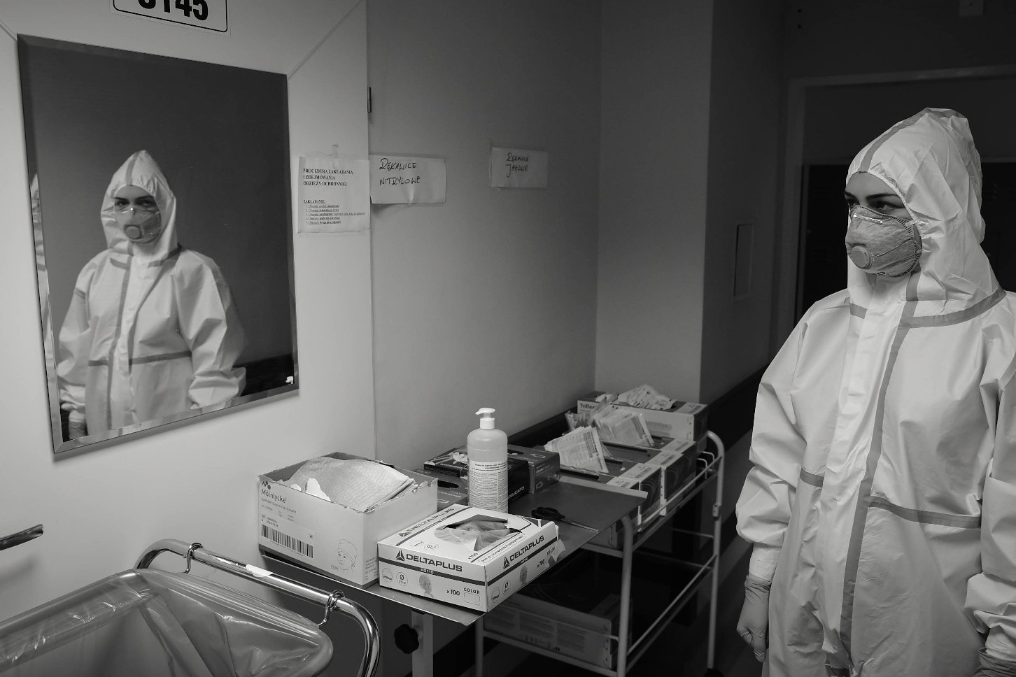 Pielęgniarz z Poznania dokumentuje pandemię od samego początku