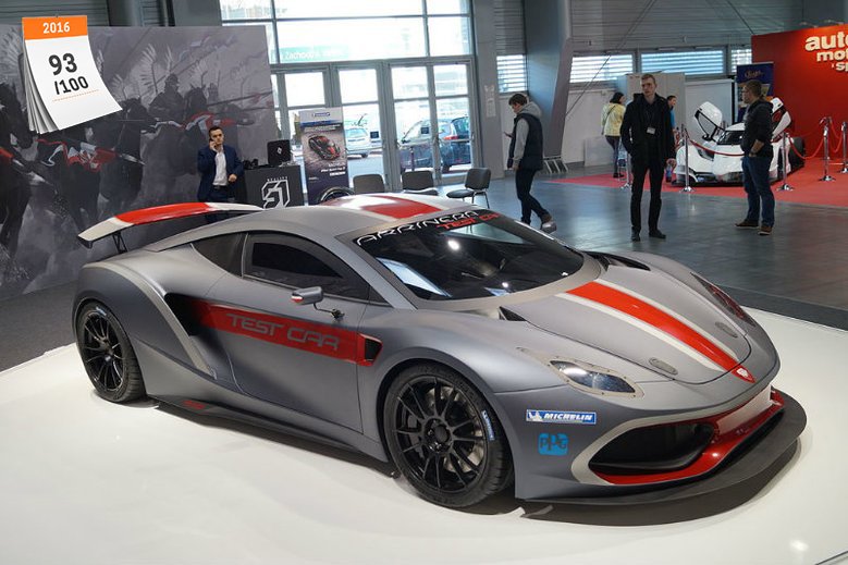 Arrinera Hussarya osiąga 300 km/h i kosztuje niemal milion złotych