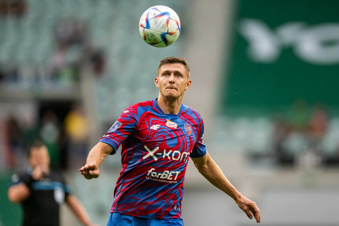 Fabian Piasecki zdobył fantastycznego gola w meczu Rakowa Częstochowa z Radomiakiem Radom.