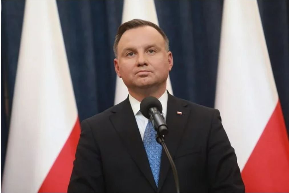 Z najnowszego sondażu CBOS wynika, że aż 45 proc. Polaków popiera prezydenturę Andrzeja Dudy.