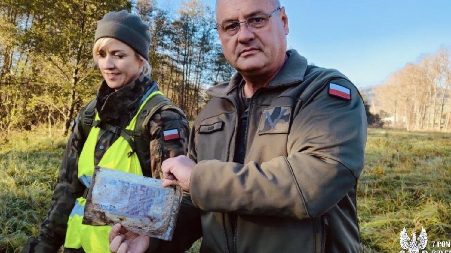 Żołnierze WOT znaleźli w Stroniu Śląskim worek z pieniędzmi.