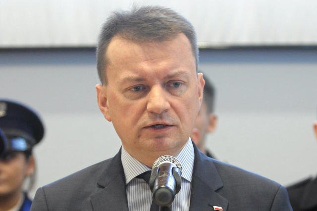 Mariusz Błaszczak ostrzega sprzedawców kart SIM.