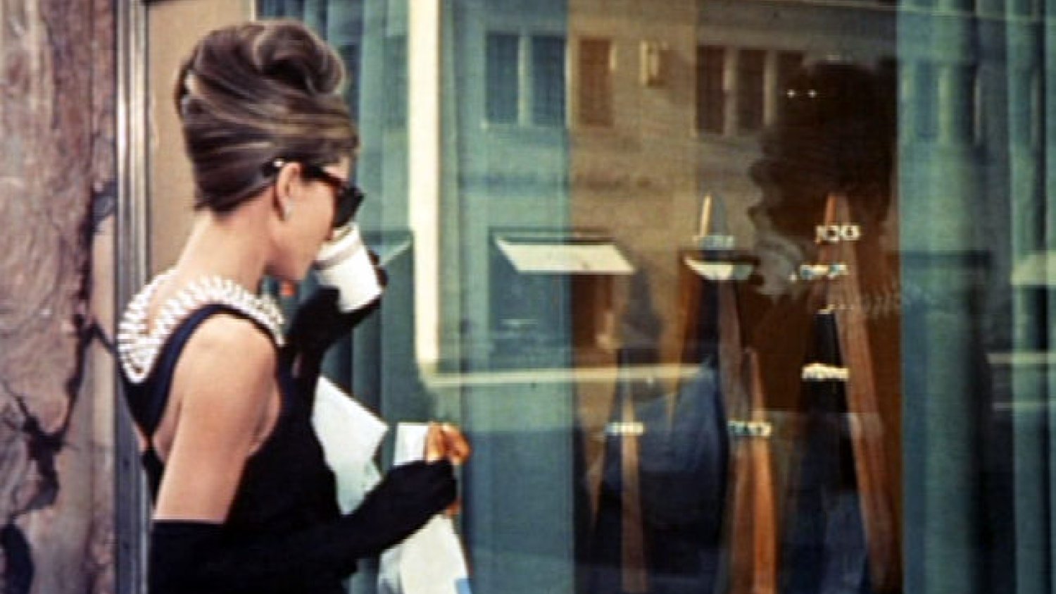 Film "Śniadanie u Tiffany'ego" z główną rolą Audrey Hepburn zapewnił jej ogromną sławę i na stałe wszedł do kanonu światowego kina.