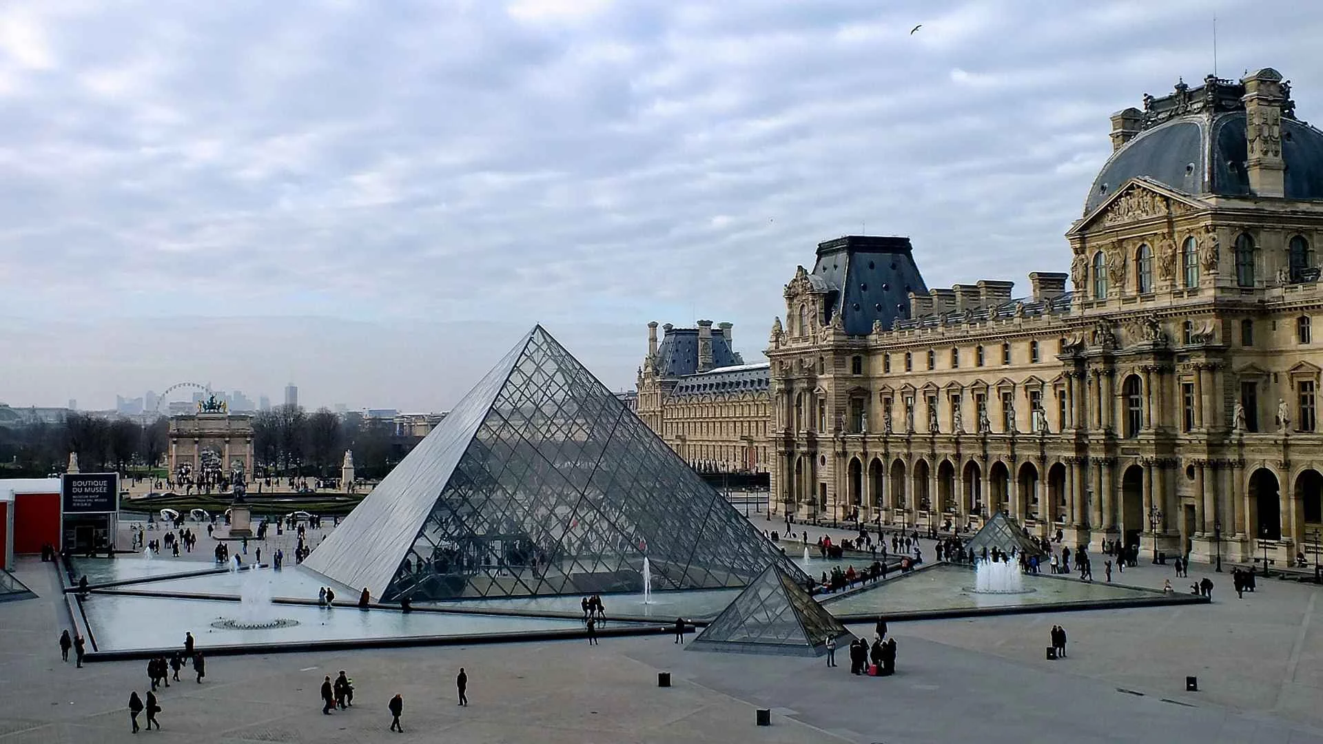Kolejne zatrzymania ws. włamania do Luwru.