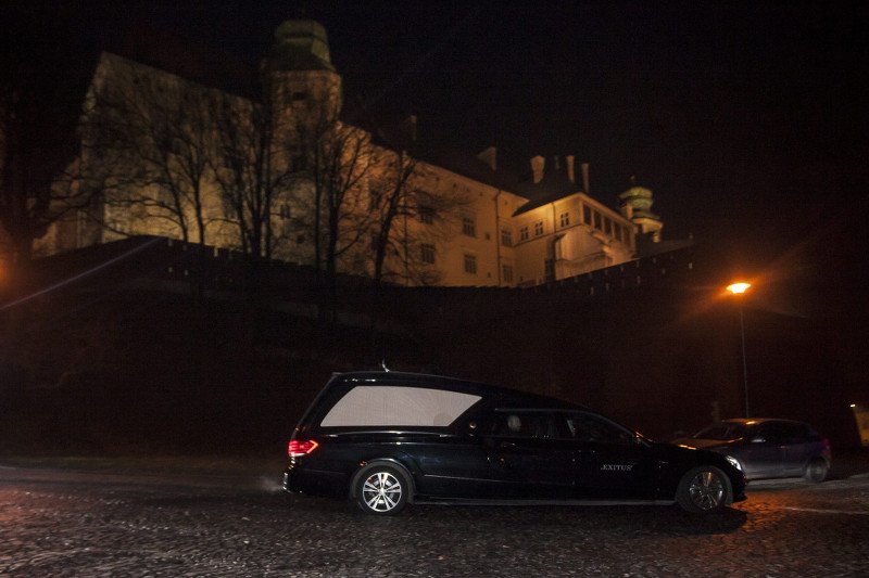 Pracują "na 3 zmiany" nad nowym sarkofagiem pary prezydenckiej. Będzie przystosowany do tego, by go otwierać