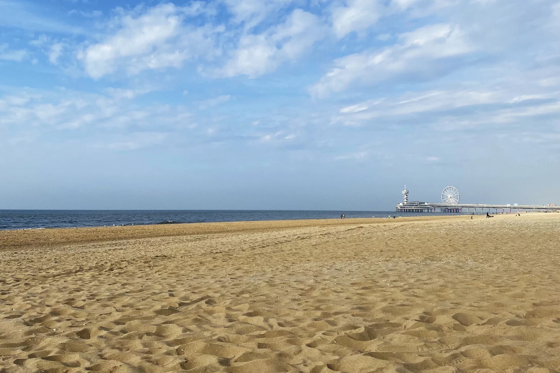 W weekendy podczas pandemii plaże zostały w Holandii zamknięte. Tu plaża w Scheveningen w Hadze.
