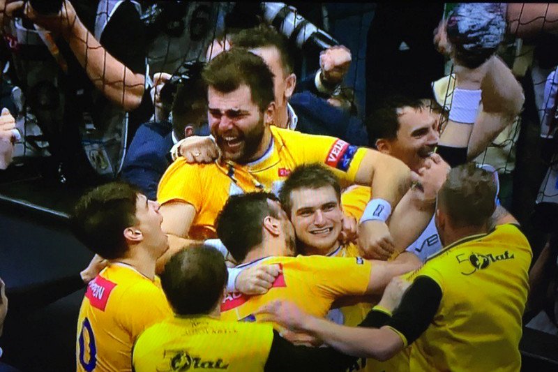 Vive Tauron pokonał Węgrów! Kielczanie pierwszym polskim zespołem, który wygrał Champions League