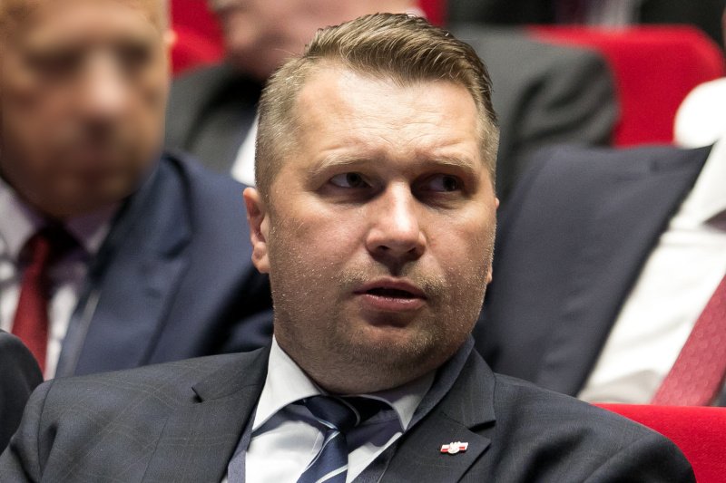 Szef resortu edukacji wywołał burzę swoimi słowami o problemie z wagą wśród dziewczynek.