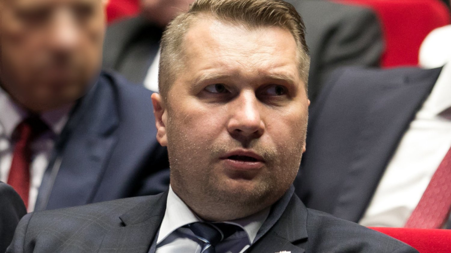 Szef resortu edukacji wywołał burzę swoimi słowami o problemie z wagą wśród dziewczynek.