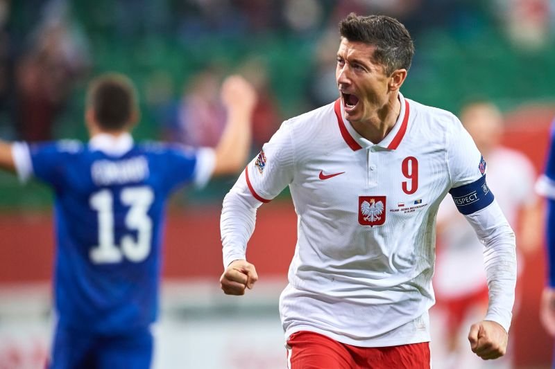Robert Lewandowski i spółka muszą czekać na rozwój sytuacji przed meczem z Anglią