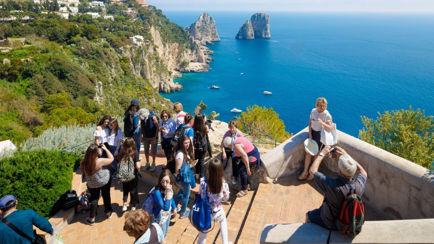 Koniec z naciąganiem turystów na Capri Capri wprowadziła zakaz naciągania turystów