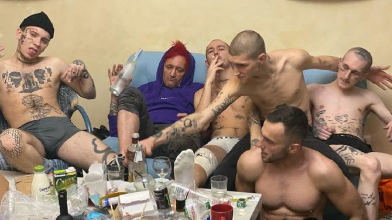 Wiśniewski, Quebonafide i Sokół na jednej domówce? Nie. Podobno to kadr z teledysku.