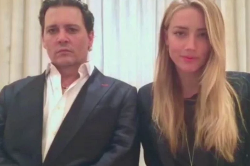 Kadr z nagrania, na którym Johnny Depp i jego żona przepraszają Australijczyków.