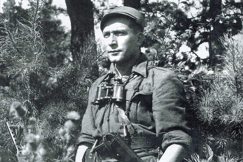 Romuald Rajs ze swoim oddziałem jest odpowiedzialny za rzeź miejscowej ludności białoruskiej.