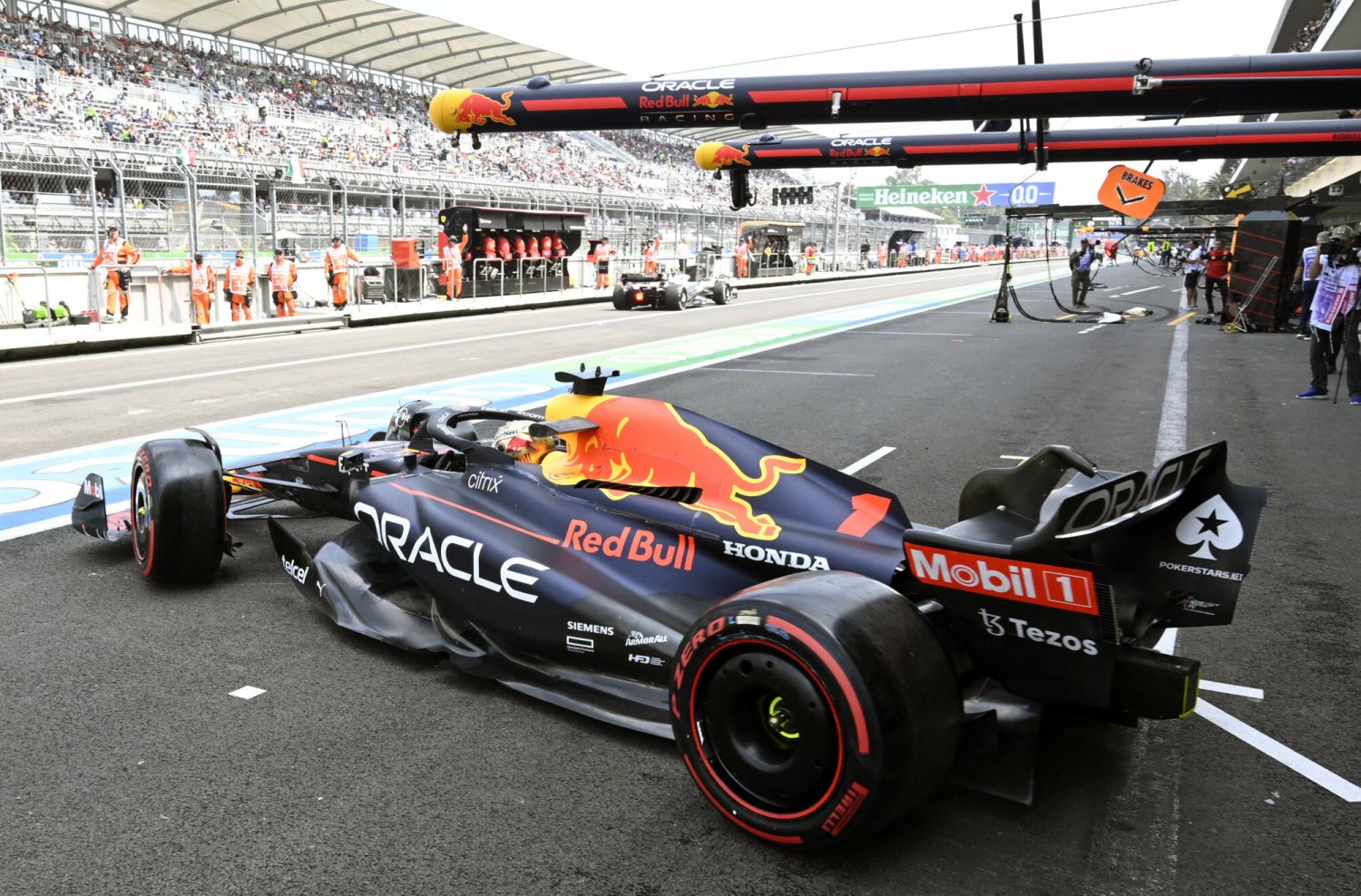 Mistrzowie świata ukarani przez władze F1. Ich rywale na pewno będą wściekli