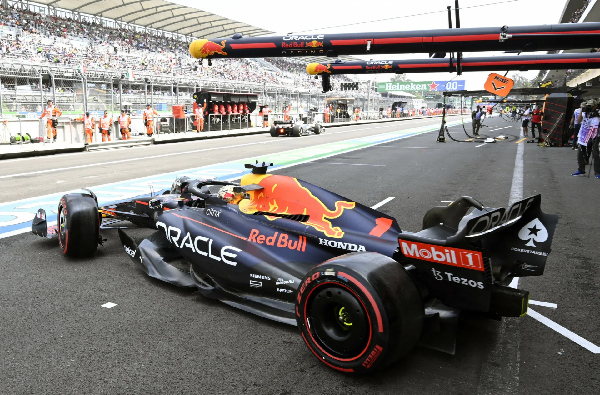 Mistrzowie świata ukarani przez władze F1. Ich rywale na pewno będą wściekli