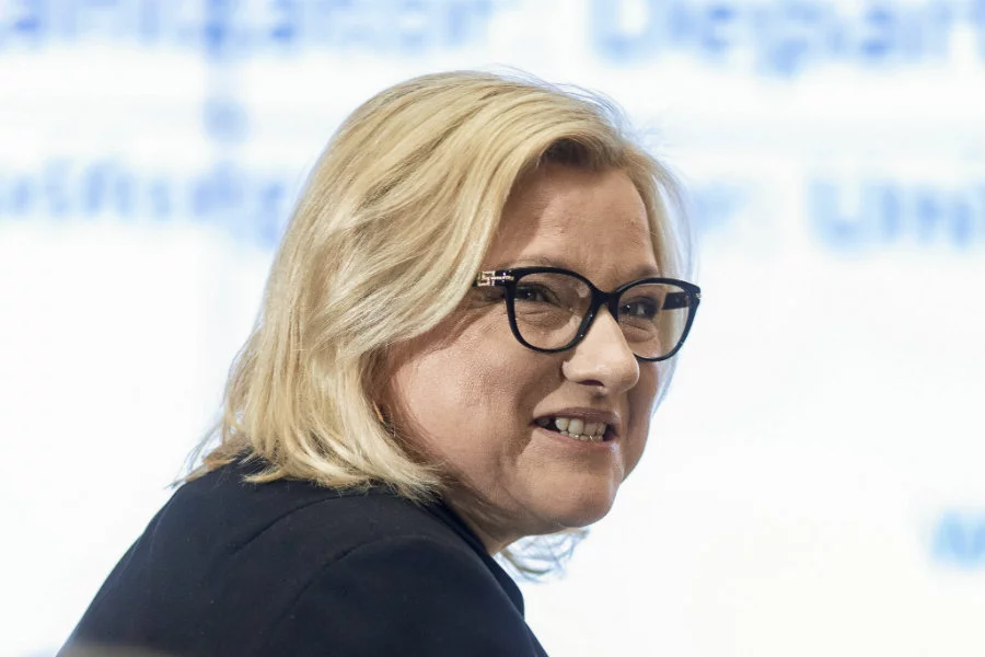 Beata Kempa pomaga robić karierę znajomym z rodzinnej Oleśnicy.