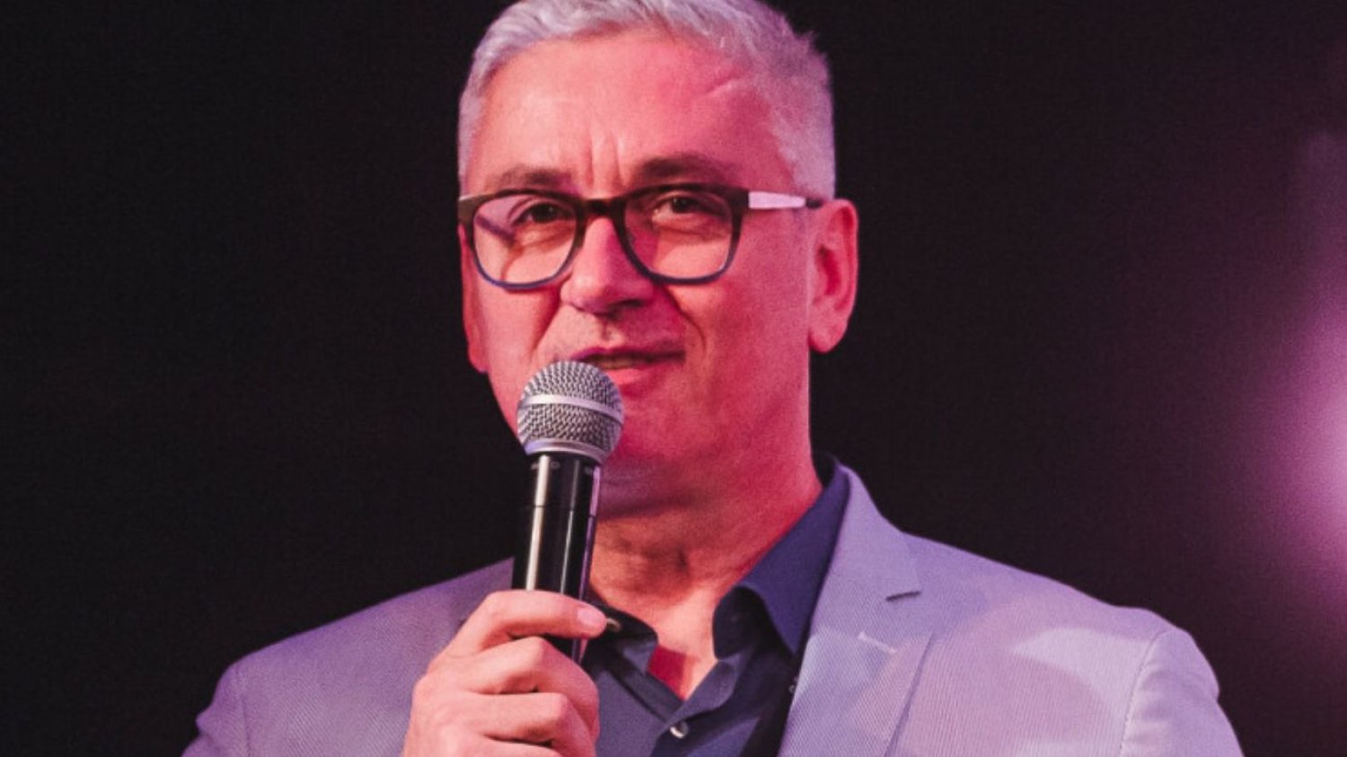 Artur Orzech ma powody do radości. W wieku 61. lat po raz drugi zostanie ojcem. Artur Orzech przekazał szczęśliwą nowinę. W wieki 61. lat ponownie zostanie ojcem.