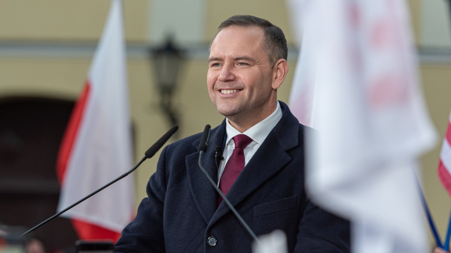 Nawrocki deklasuje Tuska w najnowszym sondażu. Dwa razy większe poparcie
