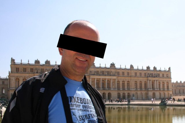 Roman K. jest oskarżony o próbę zlecenia morderstwa własnej żony, fikcyjna kradzież samochodu, kradzież i nielegalne posiadanie broni.