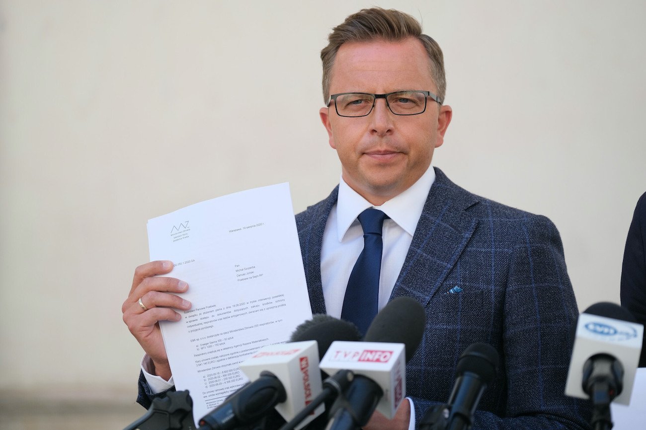 Dariusz Joński, poseł Koalicji Obywatelskiej, wyszedł ze studio TVP. Program prowadził Miłosz Kłeczek. Dariusz Joński, poseł Koalicji Obywatelskiej, wyszedł ze studio TVP. Program prowadził Miłosz Kłeczek.