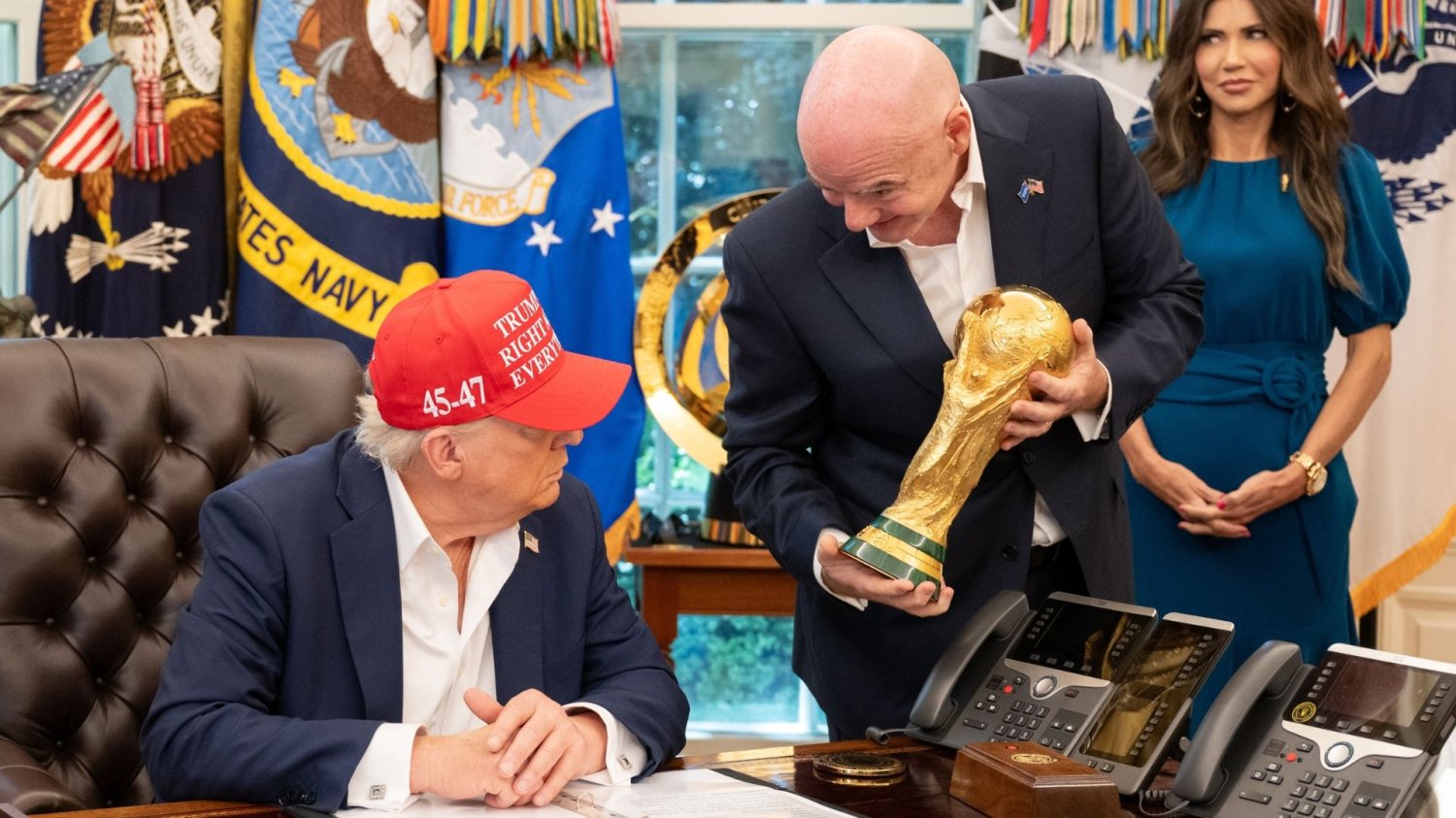 Donald Trump i Gianni Infantino w Białym Domu