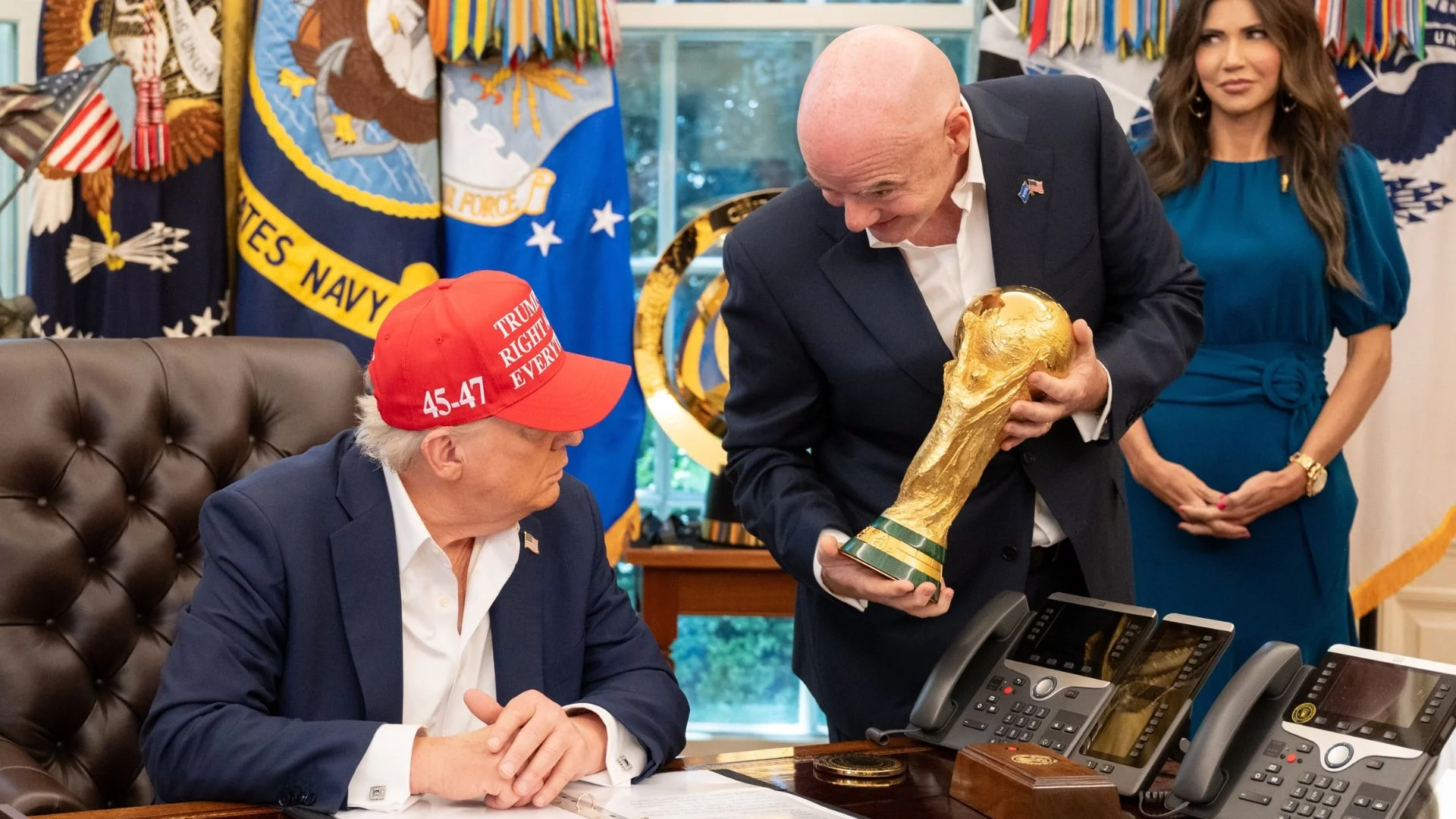 Donald Trump i Gianni Infantino w Białym Domu